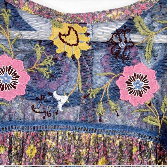 🆕️ Anthropologie Embroidered Floral Tiered Sleeve Boho Blouse Size Small - Picture 10 of 12